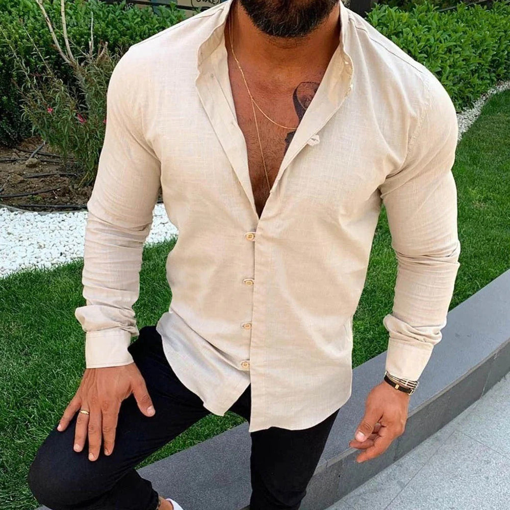 Elegant heren overhemd met lange mouwen, effen stof. Ideaal voor zowel zakelijke als vrijetijdsgelegenheden. Zachte, ademende blouse.