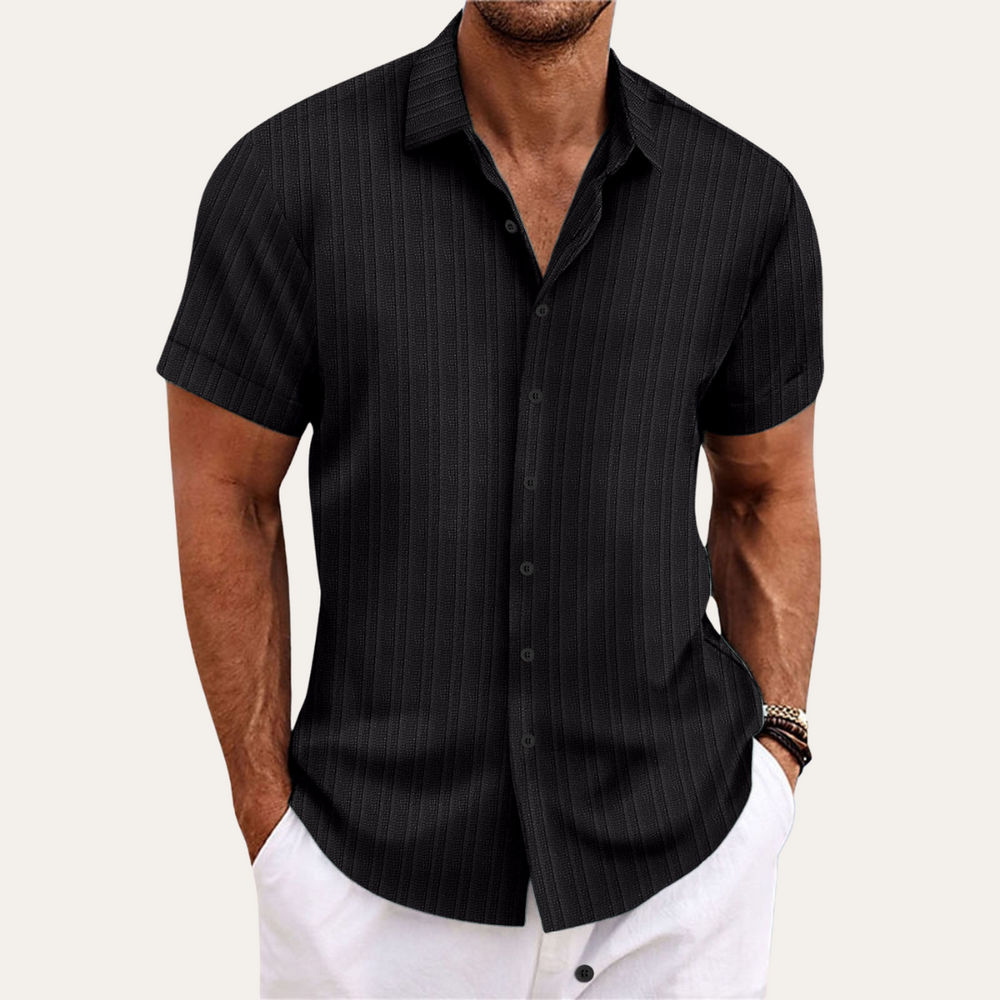 Casual herenoverhemd met korte mouwen en streepjes. Ideaal voor zomerse dagen; stijlvol en ontspannen in regular fit.