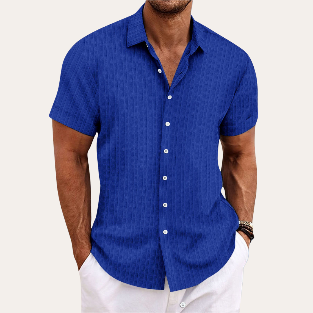 Comfortabel regular fit herenoverhemd korte mouwen. Moderne streepjes, ideaal voor stijlvolle, casual zomerse looks.