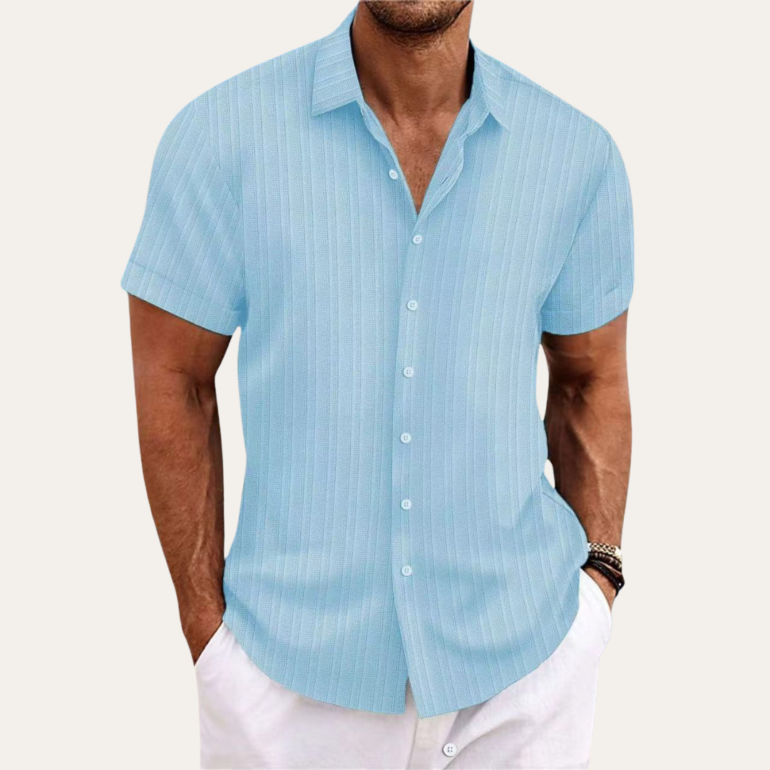 Veelzijdig herenoverhemd korte mouwen, met streepjes. Casual en stijlvol, ideaal voor zomerse dagen in regular fit.