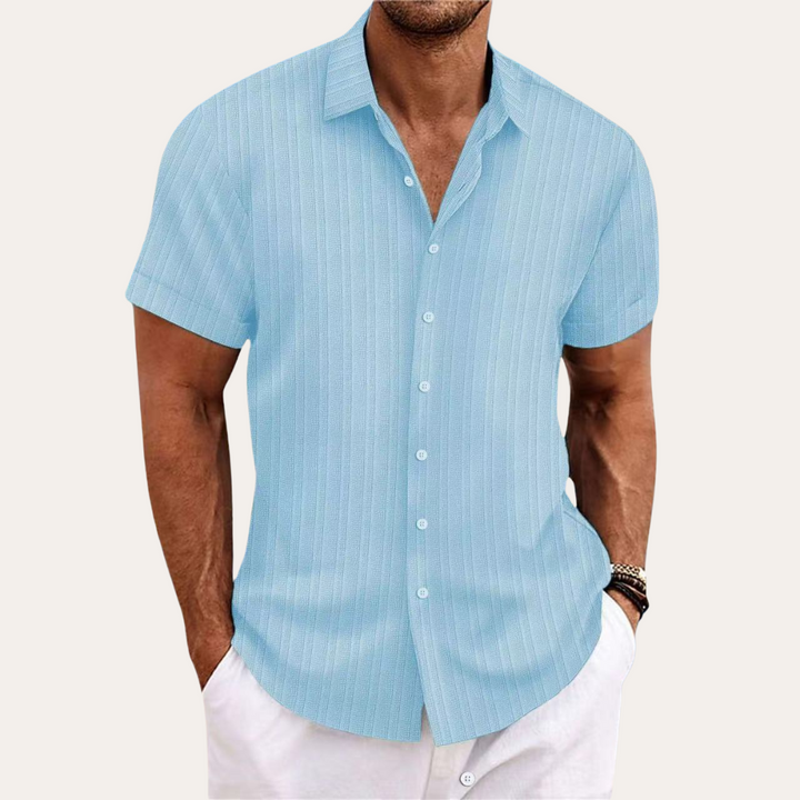 Veelzijdig herenoverhemd korte mouwen, met streepjes. Casual en stijlvol, ideaal voor zomerse dagen in regular fit.