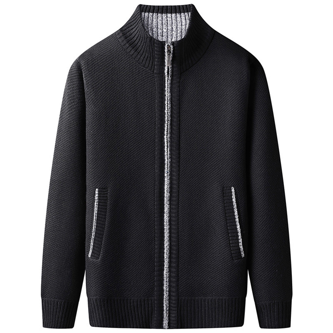 Stijlvol herenvest met volledige rits, biedt warmte en comfort. Ideaal voor de moderne, actieve man.