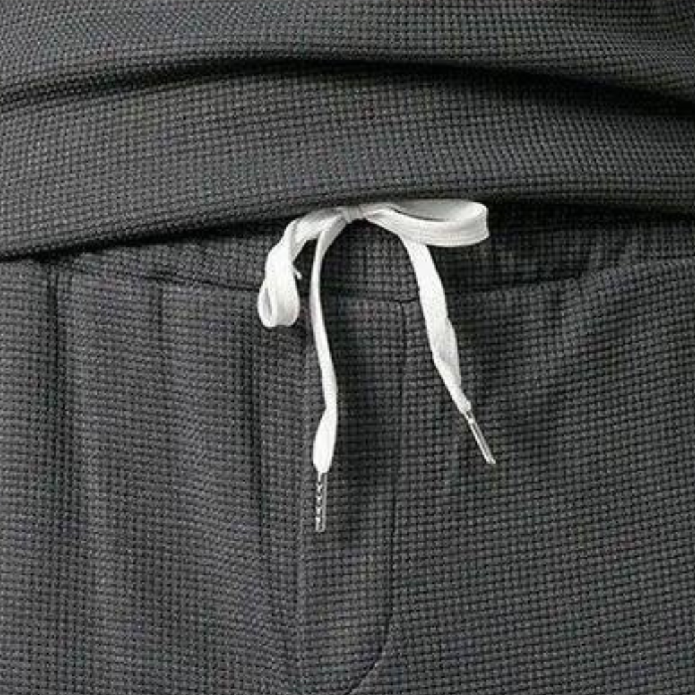 "Stijlvol joggingpak voor heren, navy met grijze accenten, comfortabele pasvorm, ideaal voor casual en thuisgebruik."