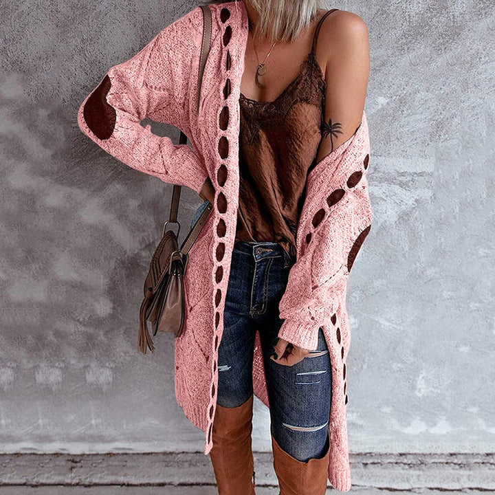 Comfortabel lang gebreid damesvest Evelyn met capuchon, ideaal voor een relaxte maar stijlvolle look.