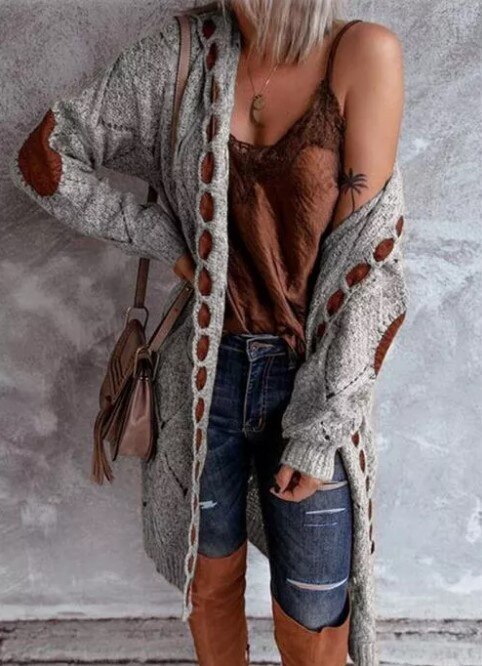 Trendy lang gebreid damesvest Evelyn met capuchon, stijlvol en oversized voor een comfortabele casual outfit.