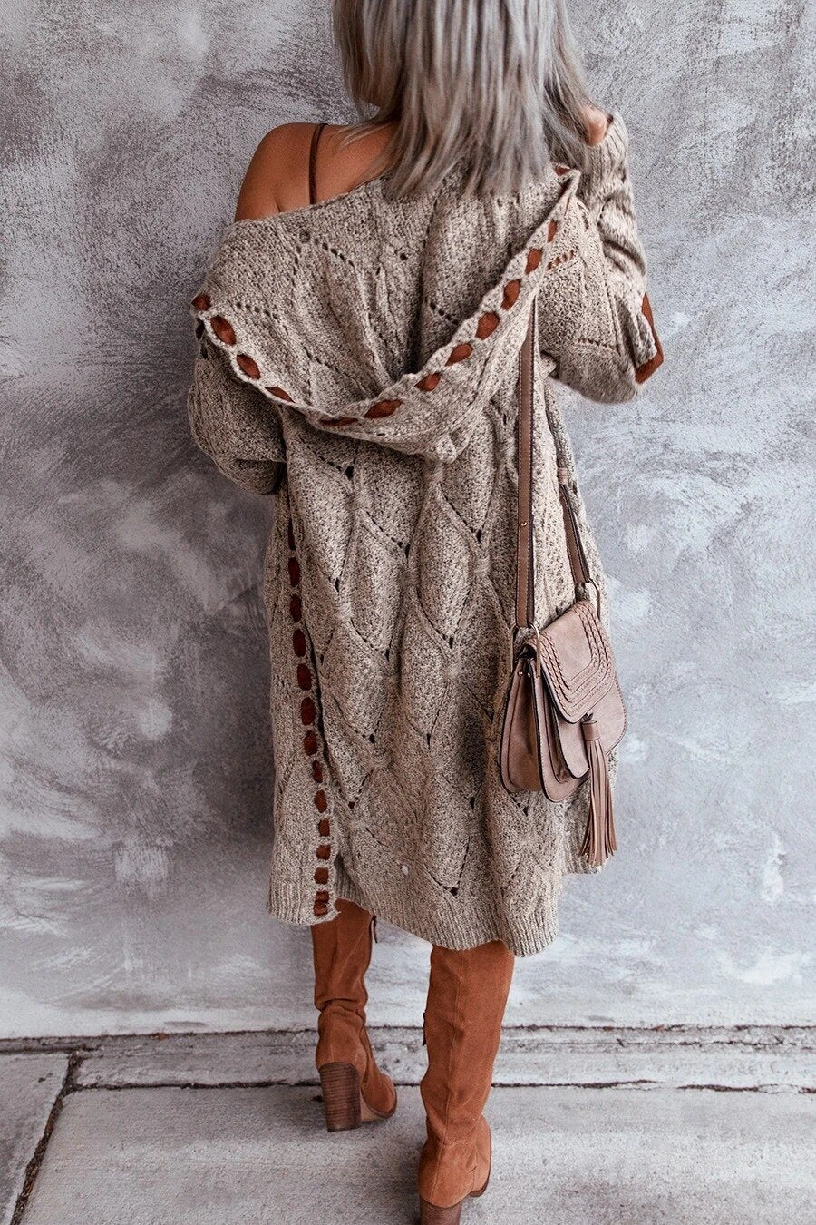 Gebreid dames langvest Evelyn met capuchon, comfortabel en oversized model voor dagelijks gebruik.