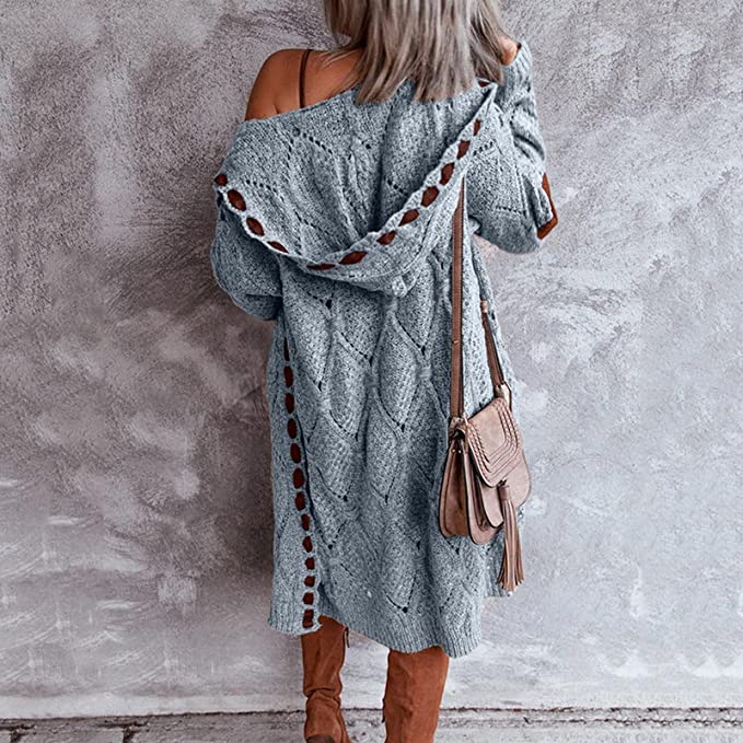 Modieus lang damesvest Evelyn met capuchon, gebreid en oversized voor een stijlvolle herfstlook.