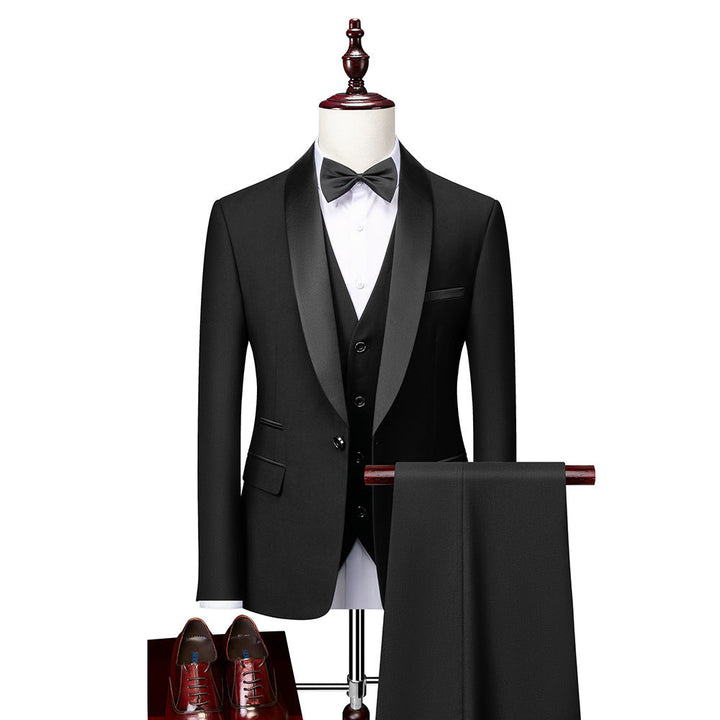 Elegant driedelig herenpak: slim fit colbert, gilet en pantalon. Perfect voor bruiloften, feesten en zakelijke meetings.