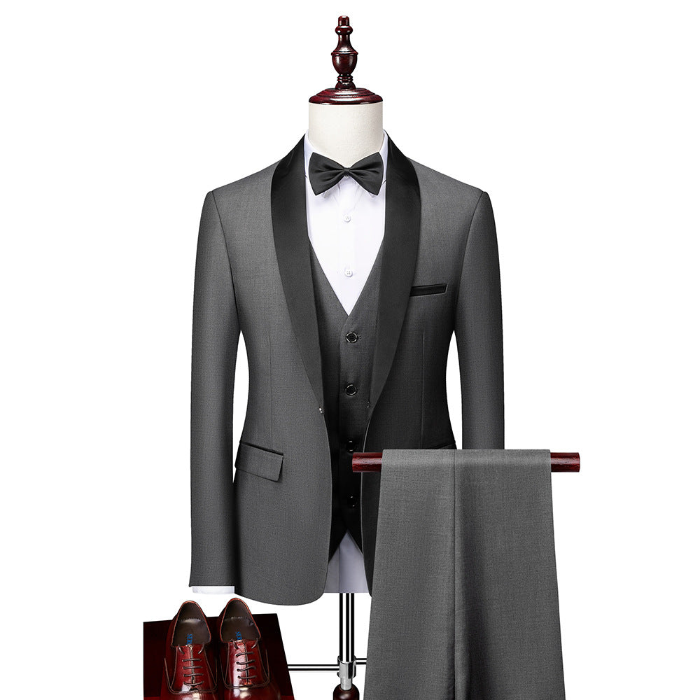 Hoogwaardig driedelig slim fit herenpak. Stijlvolle herenmode, perfect voor een scherpe, formele of semi-formele gelegenheid.