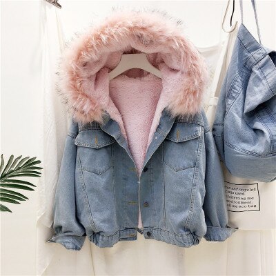 Stijlvolle BellasJacket denim winterjas voor dames, warm gevoerd en trendy voor een modieuze winteroutfit.