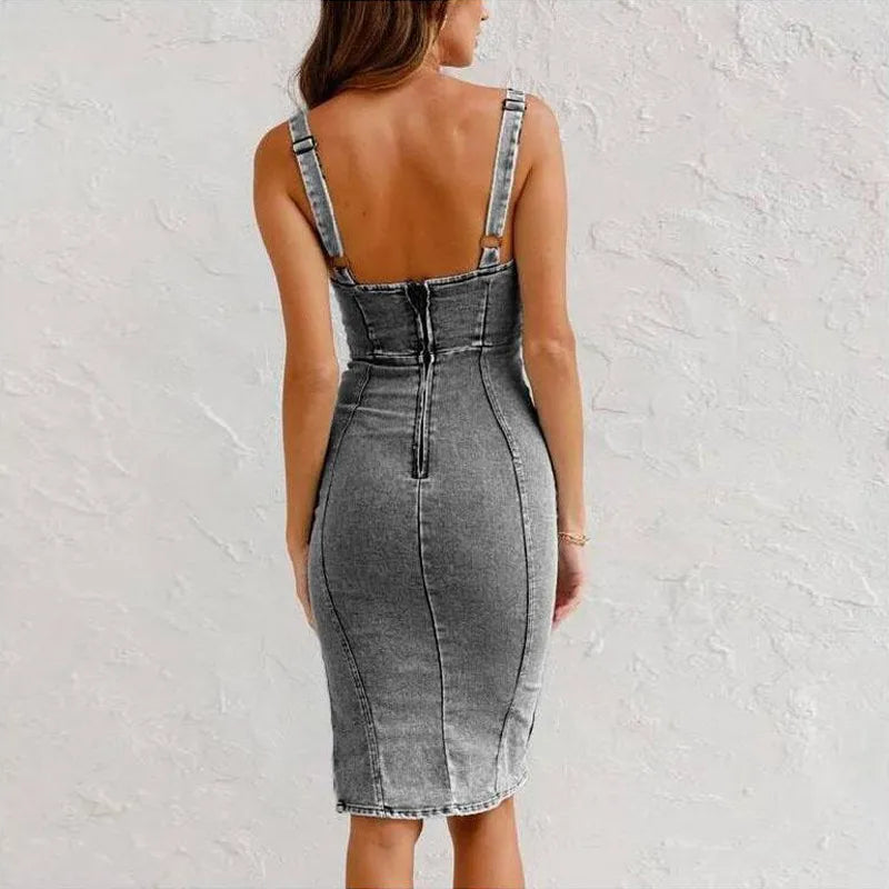 Grijze stijlvolle dames jurk met split, perfect als moderne avondjurk of elegante feestjurk.