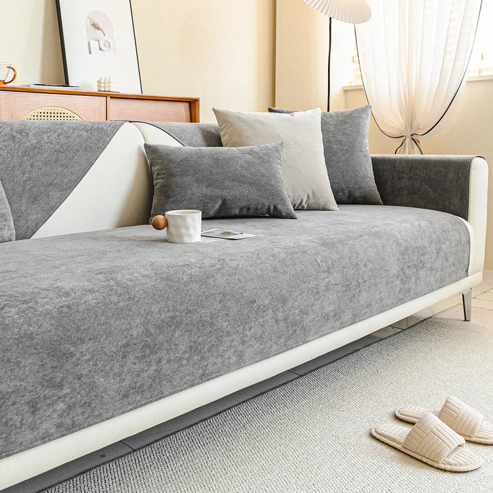 Comfortabele Bobby bankhoes van chenille, huisdierenproof en antislip, voor een nette woonkamer.