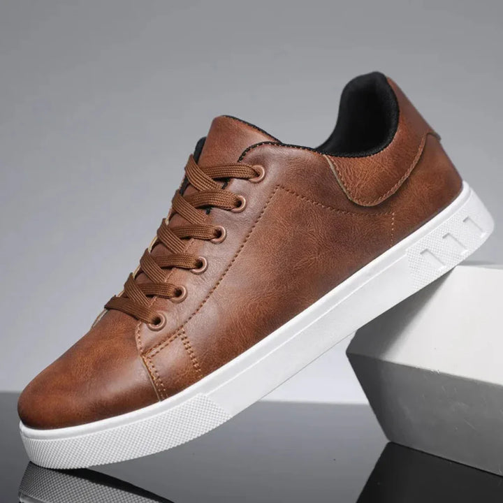 Stijlvolle bruine leren herenschoenen, comfortabel en duurzaam voor zowel zakelijke als casual gelegenheden.