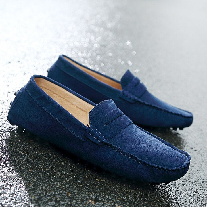 Moderne heren loafers, focus op detail en kwaliteit, perfecte casual schoenen.