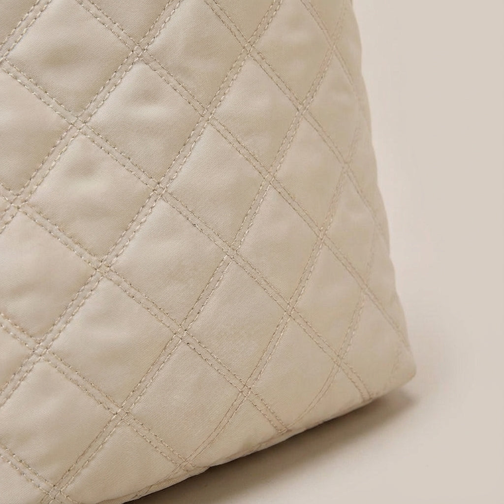 Ruime gewatteerde weekendtas dames met stevige handvatten, perfect voor al je reisbenodigdheden.