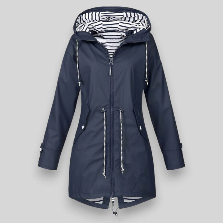 Stijlvolle dames anorak regenjas met capuchon, waterdicht en beschermend voor lente en herfst buitenactiviteiten.