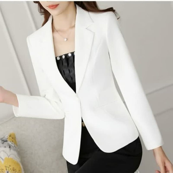 Casual dames blazer, verkrijgbaar in diverse maten; stijlvolle vrouwenmode voor elk figuur.