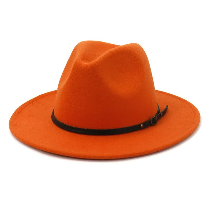 Trendy fedora hoed in diverse kleuren, een casual mode-item voor dames.