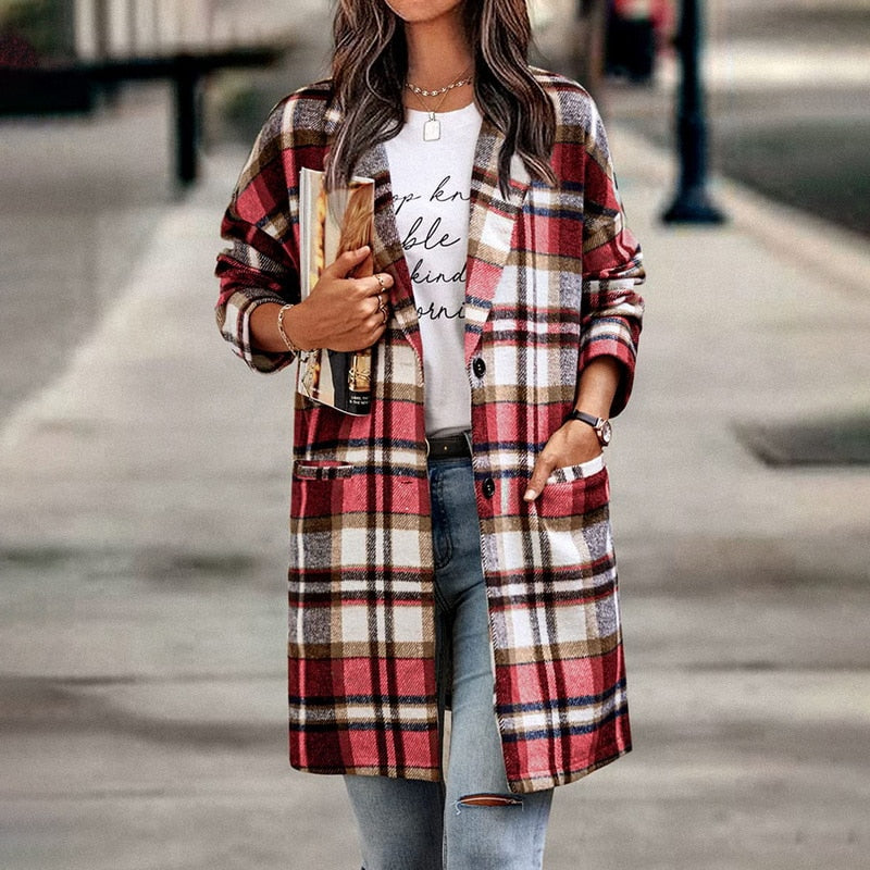 Stijlvolle dames geruite jas, perfect voor een modieuze casual outfit. Veelzijdig en comfortabel.