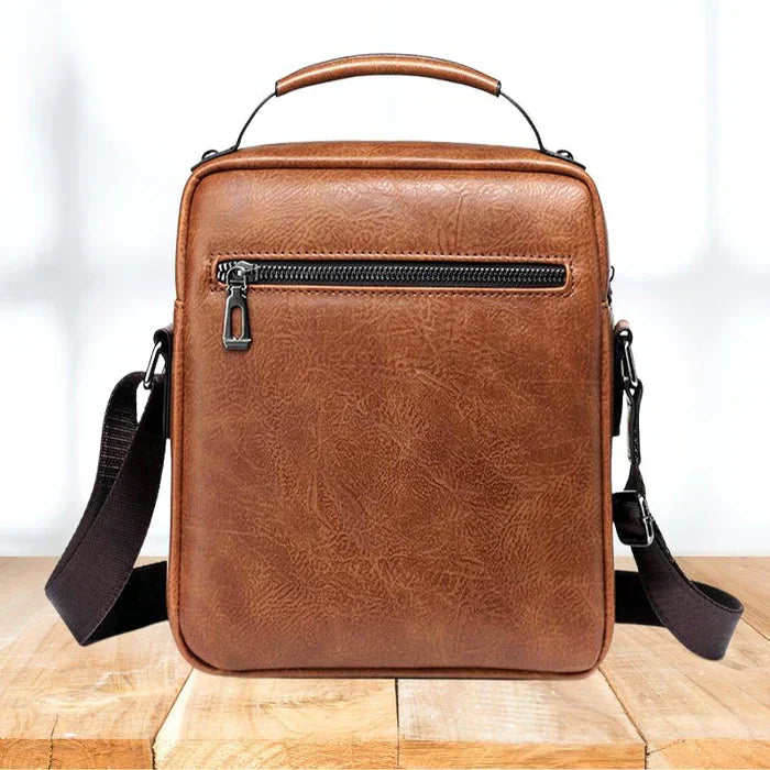 Zwarte luxe leren schoudertas 'EleganceLuxe', een stijlvol en veelzijdig accessoire.