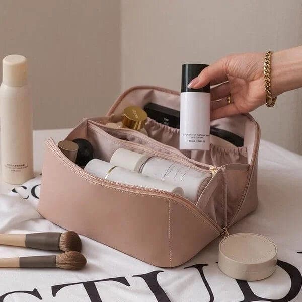 Trendy dames make-up organizer, houdt je cosmetica netjes. Essentieel voor stijlvolle vrouwen, makkelijk mee te nemen.