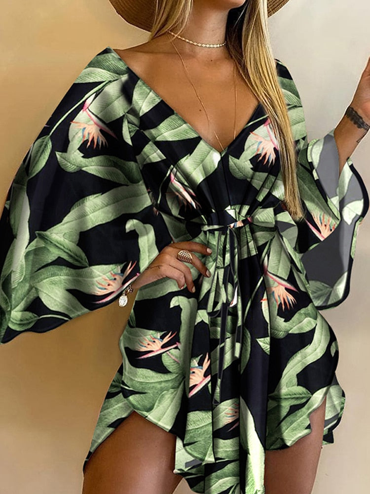 Comfortabele Marit mini-jurk voor dames met unieke vleermuismouwen en V-hals, ideaal voor casual en elegante dagen.