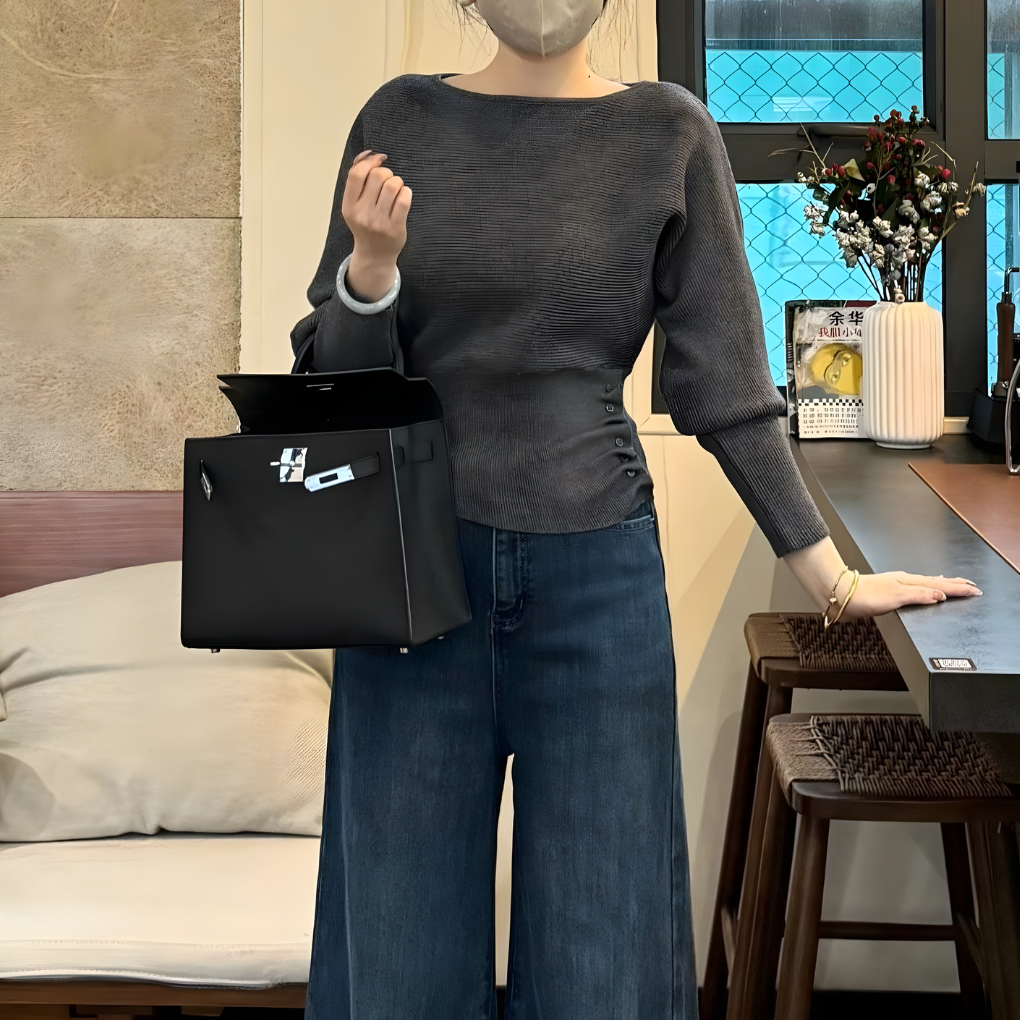 Comfortabele off-shoulder gebreide trui voor dames met elegante vleermuismouw. Zachte pullover voor stijlvolle winterdagen.