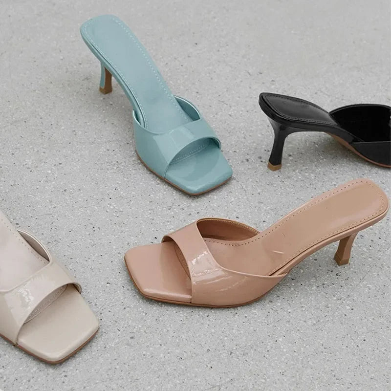 Witte Mirella dames mules, open hak instappers. Elegant en comfortabel, een must-have voor de zomer.