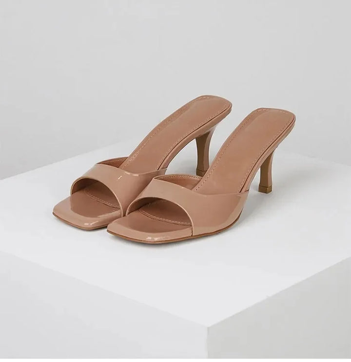 Elegante beige dames mules met open hak. Perfecte comfortabele instappers voor elke dag.