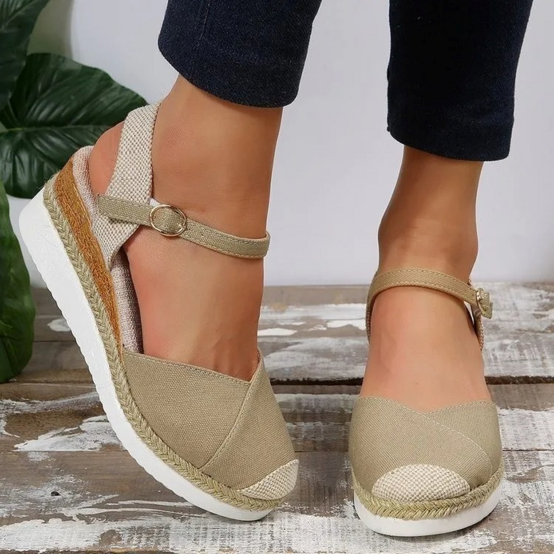 Dames sandalen Isabelle met ergonomisch orthopedisch voetbed, gesloten neus en gesp voor stijlvolle ondersteuning.