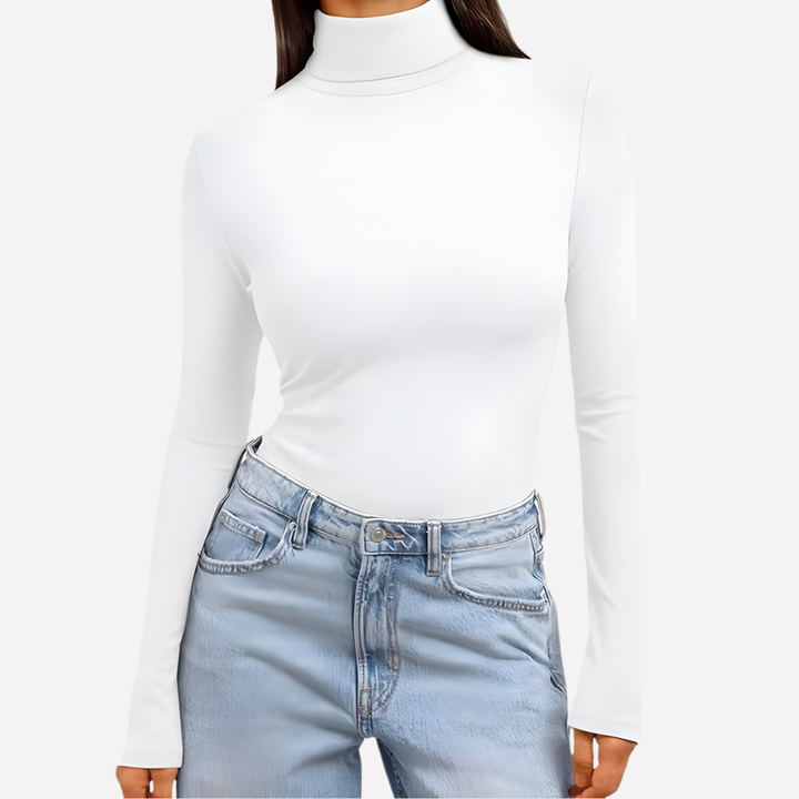 Model draagt een casual dames turtleneck shirt met lange mouwen, benadrukt de veelzijdigheid voor dagelijkse outfits.