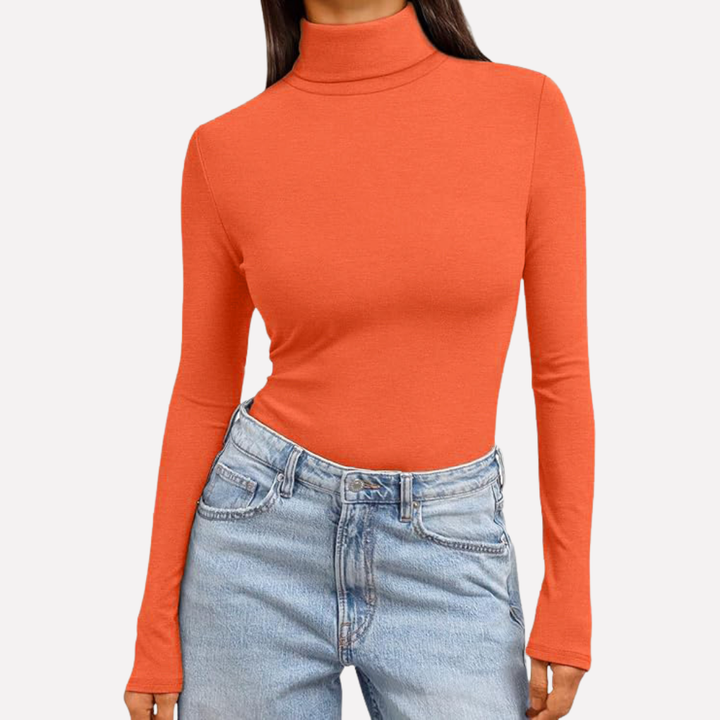 Dameskleding: een comfortabele turtleneck top met lange mouwen in beweging, benadrukt flexibiliteit en stijl.