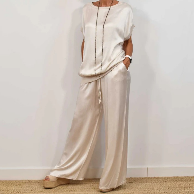 Stijlvolle dames tweedelige set met comfortabele wijde pijpen broek. Perfect voor casual of zomerse dagen.