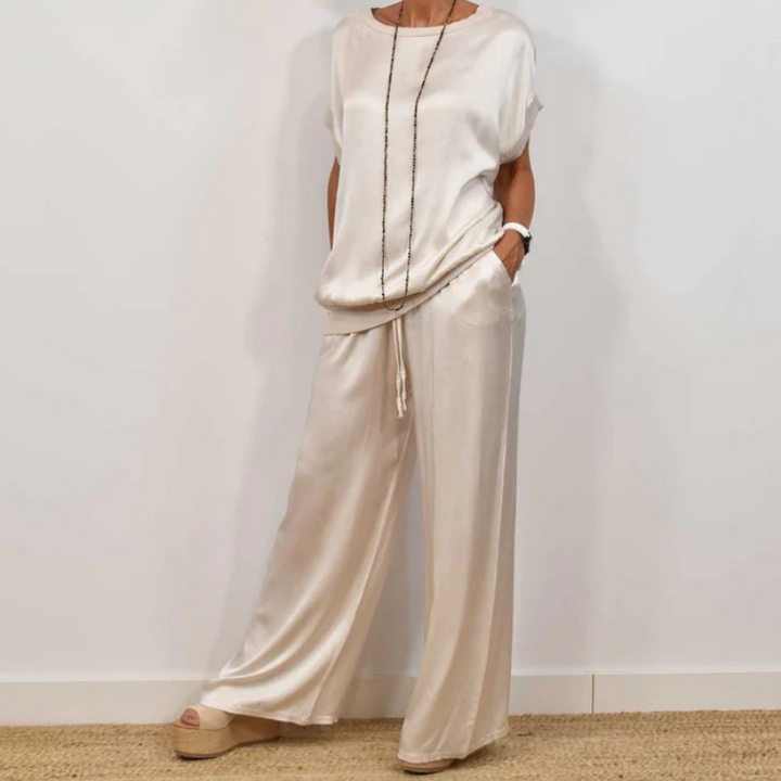 Stijlvolle dames tweedelige set met comfortabele wijde pijpen broek. Perfect voor casual of zomerse dagen.