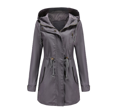 Vrouwen dragen comfortabele DanicasJacket winddichte jas tijdens outdoor activiteiten, modieus & functioneel.