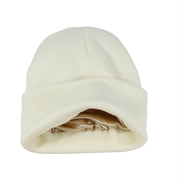 Warme en modieuze dames wintermuts. Comfortabel accessoire tegen de kou, beschermt je haar stijlvol.