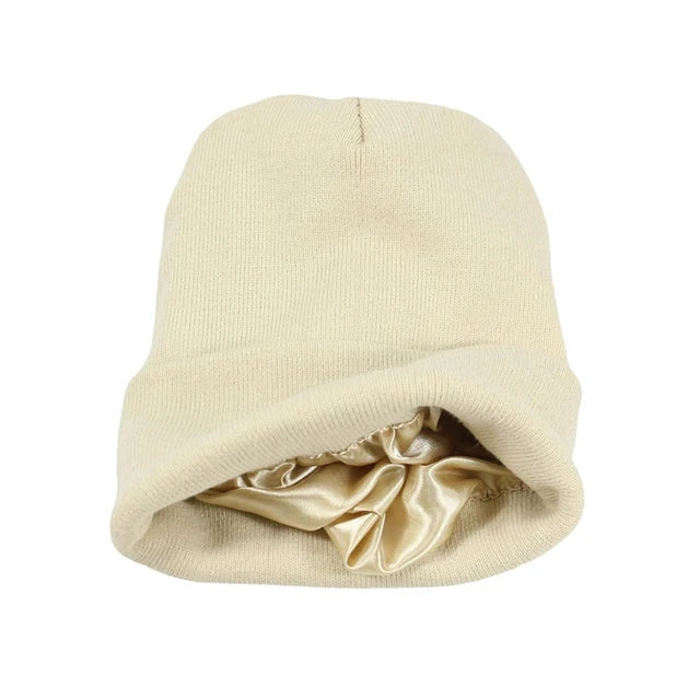 Comfortabele en stijlvolle damesmuts. Beschermt je haar tegen kroes en houdt je warm in de winterkou.