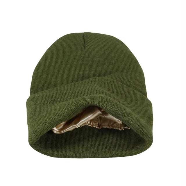 Trendy dames muts als winter accessoire. Houdt je hoofd warm, voorkomt kroes en complimenteert je outfit.