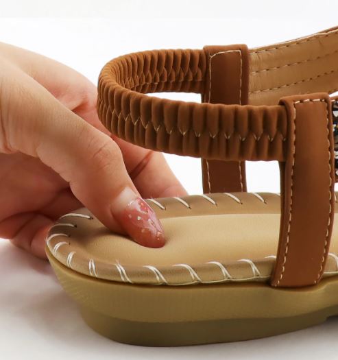 Modieuze dames sandalen, perfect voor zomerse dagen. Stijlvolle slippers voor strand of casual gelegenheden.