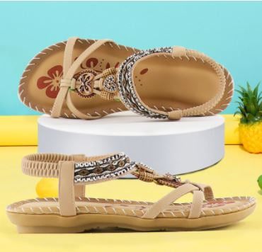 Dames zomersandalen, stijlvol gedragen met een zomerse outfit. Comfortabele platte zolen, modieuze look.