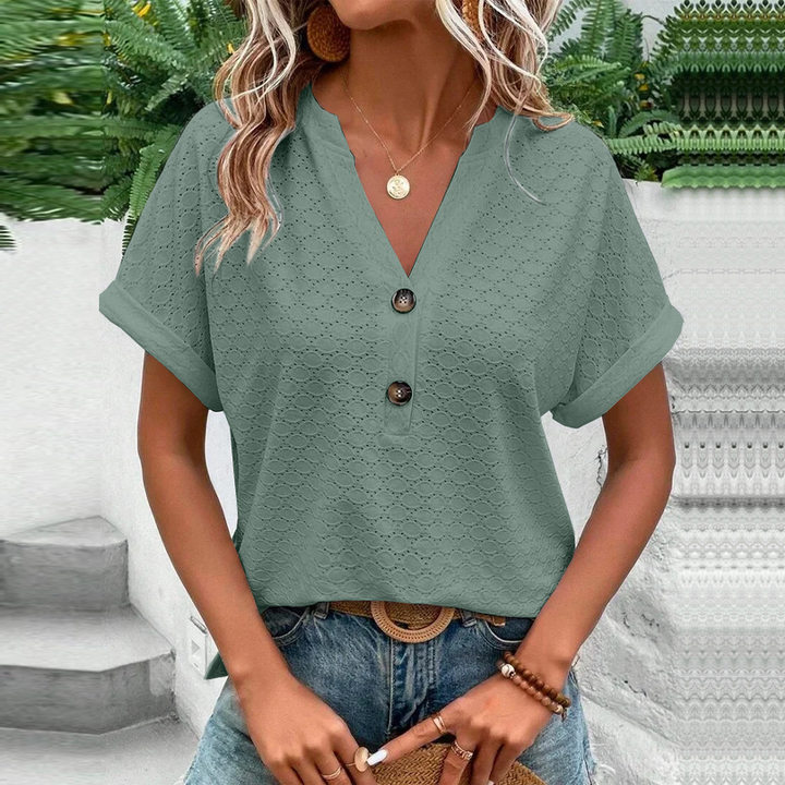 Casual damesblouse met v-hals en knoopsluiting, veelzijdig en comfortabel voor dagelijks gebruik in de zomer.