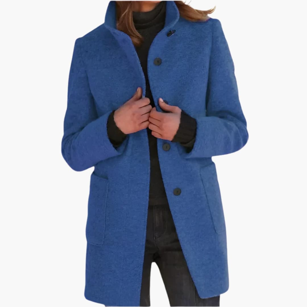 Nieuwe damesjas met opstaande kraag, stijlvolle knoopsluiting en zakken, perfecte balans tussen elegantie en gemak.