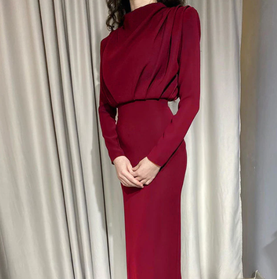 Veelzijdige damesjurk met lange mouwen, perfect voor elk seizoen. Comfortabele en stijlvolle keuze in vrouwenkleding.