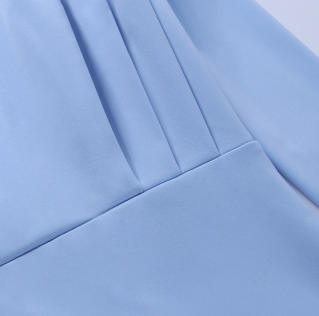 Modieuze damesjurk met lange mouwen, elegant en comfortabel. Een veelzijdige seizoensjurk voor moderne vrouwenkleding.