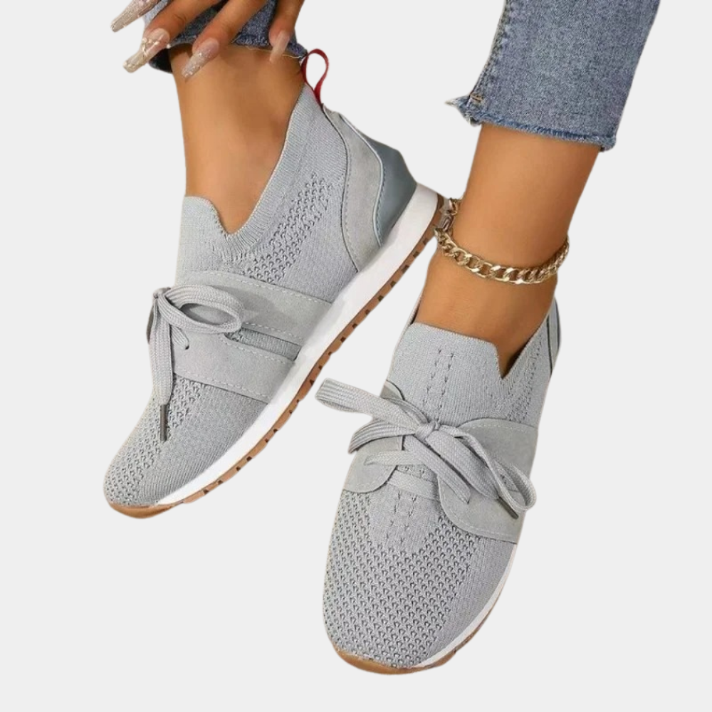 Stijlvolle damessneakers, slip-on design, elegant en comfortabel, veelzijdige afwerking, perfecte pasvorm voor elke outfit.