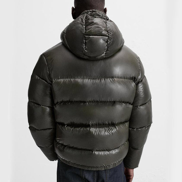 "Stijlvolle effen pufferjas voor mannen, strak minimalistisch design, comfortabele pasvorm en zijzakken, ideaal voor winterda