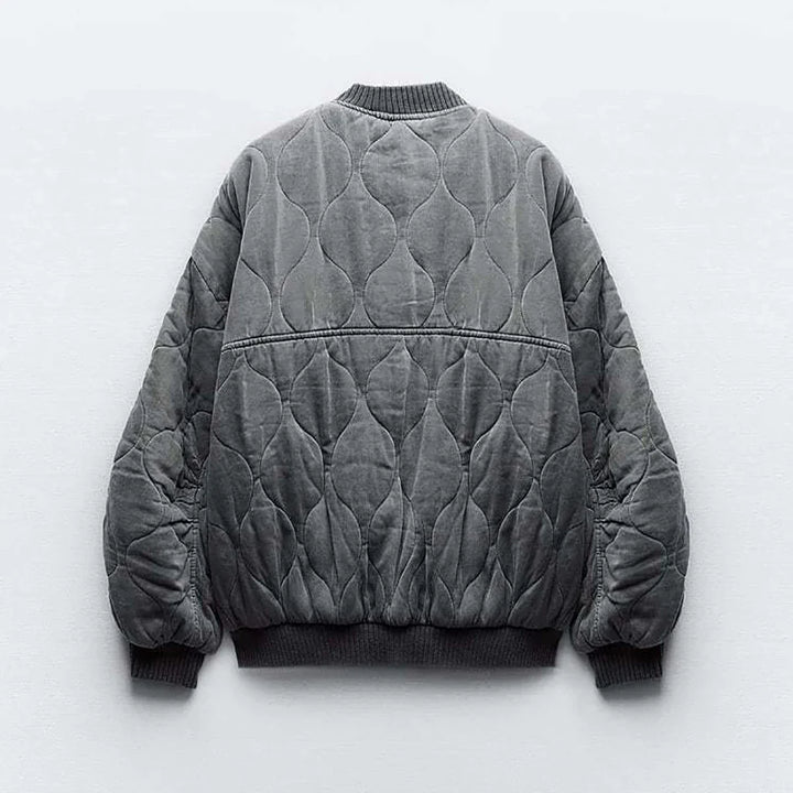 "Stijlvolle en loszittende grijze damesbomberjack voor een trendy, elegante look en comfortabele pasvorm, ideaal voor elke ge