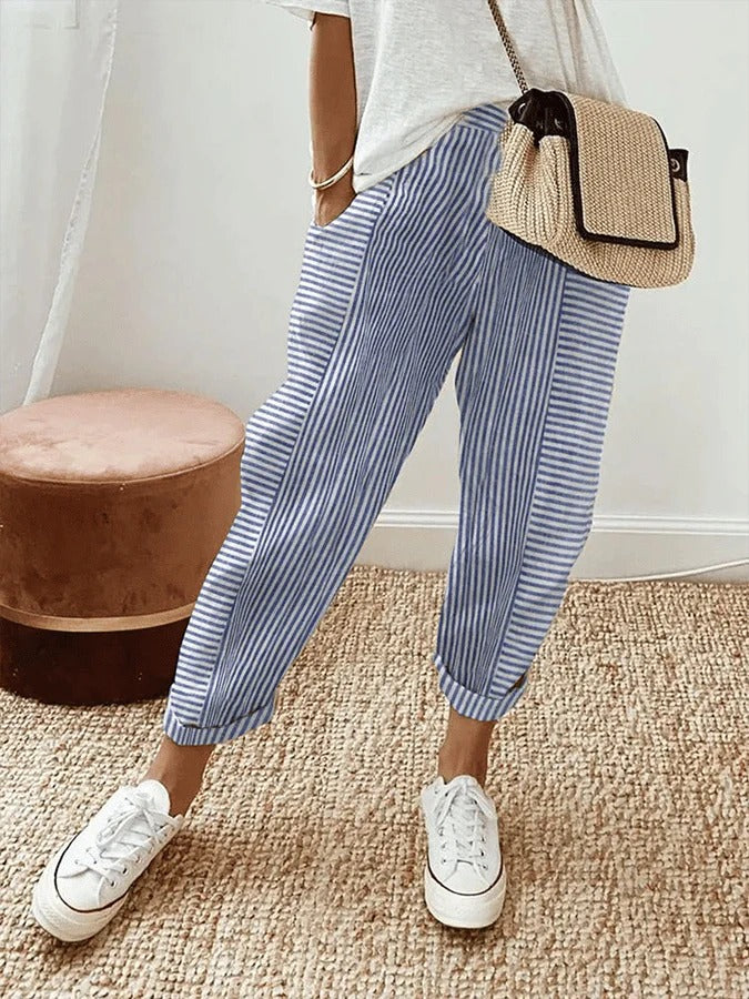 Stijlvolle gestreepte dames enkelbroek, perfect voor een casual zomerlook. Comfortabele chino highwaist broek.