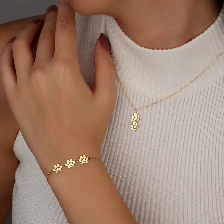 "Stijlvolle gouden armband met persoonlijke pootafdrukgravure, draag je huisdier altijd bij je. Voor dierenliefhebbers."