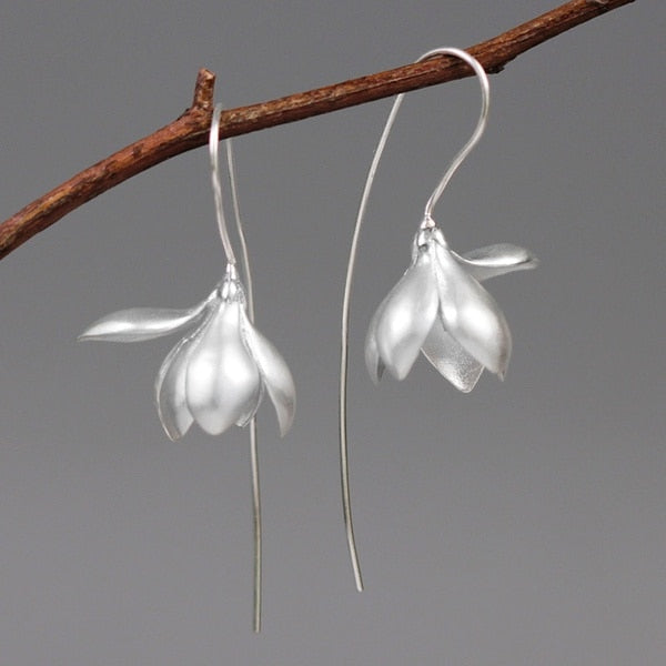 Gouden bloem oorbellen, elegante sieraden voor dames, lichtgewicht en veelzijdig voor elke outfit.